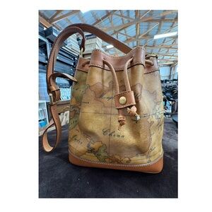 Alviero Martini Geo classic medium bucket bag